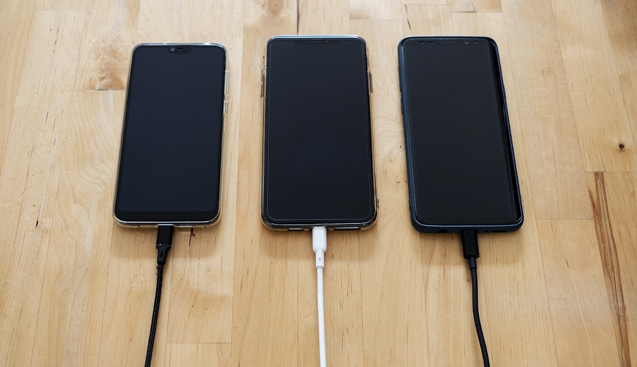 How to get water out of the charging port?
